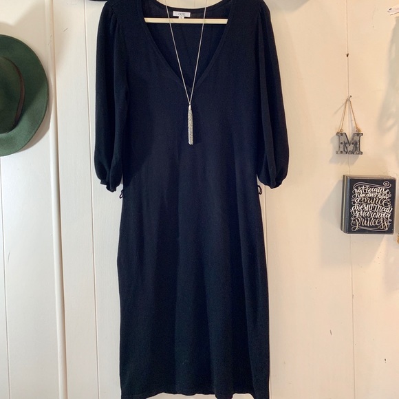 Cache Dresses & Skirts - Cache deep v sweater dress w/ 3/4 bubble sleeves